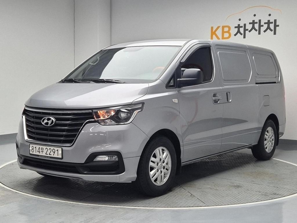 2018 HYUNDAI THE NEW GRAND STAREX 