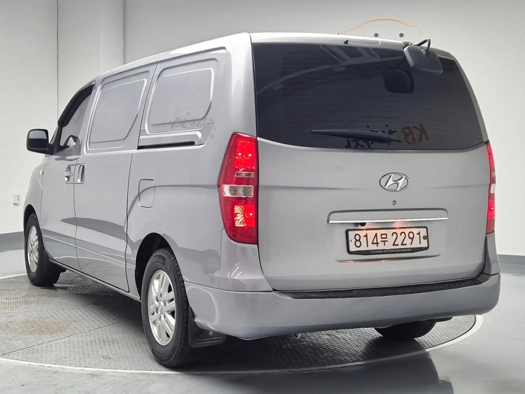 2018 HYUNDAI THE NEW GRAND STAREX 