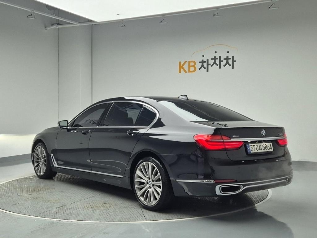 2017 BMW 7 SERIES (6Gen) 