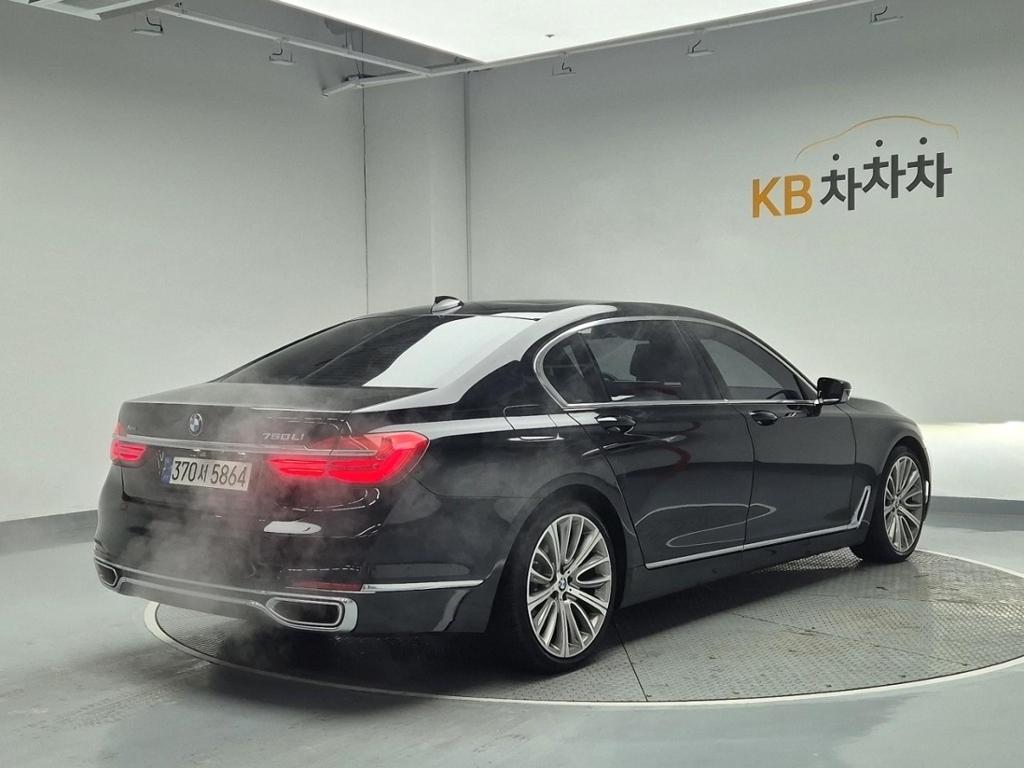 2017 BMW 7 SERIES (6Gen) 