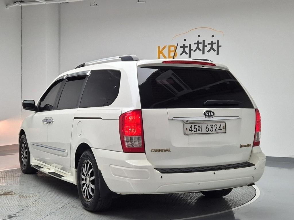 2010 KIA CARNIVAL R 