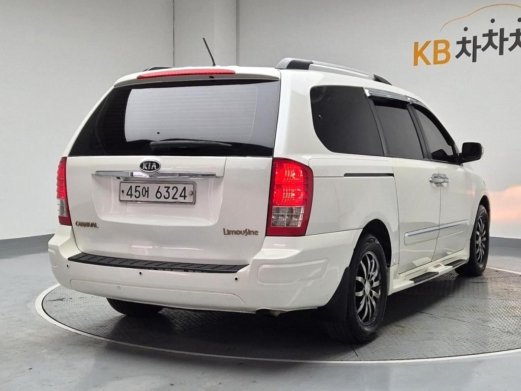 2010 KIA CARNIVAL R 