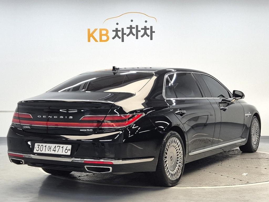 2019 GENESIS G90 