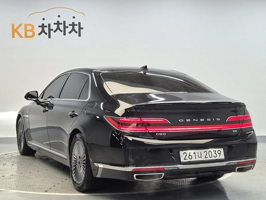 2019 GENESIS G90 