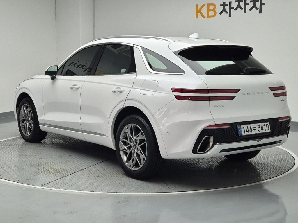 2023 GENESIS GV70 