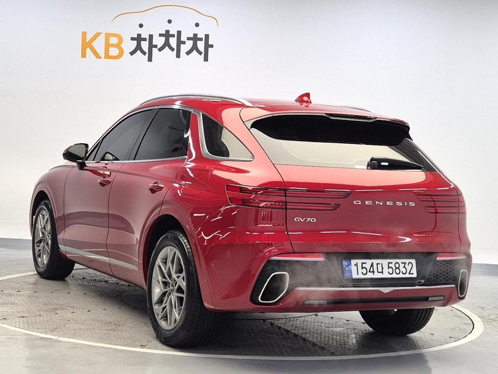 2024 GENESIS GV70 