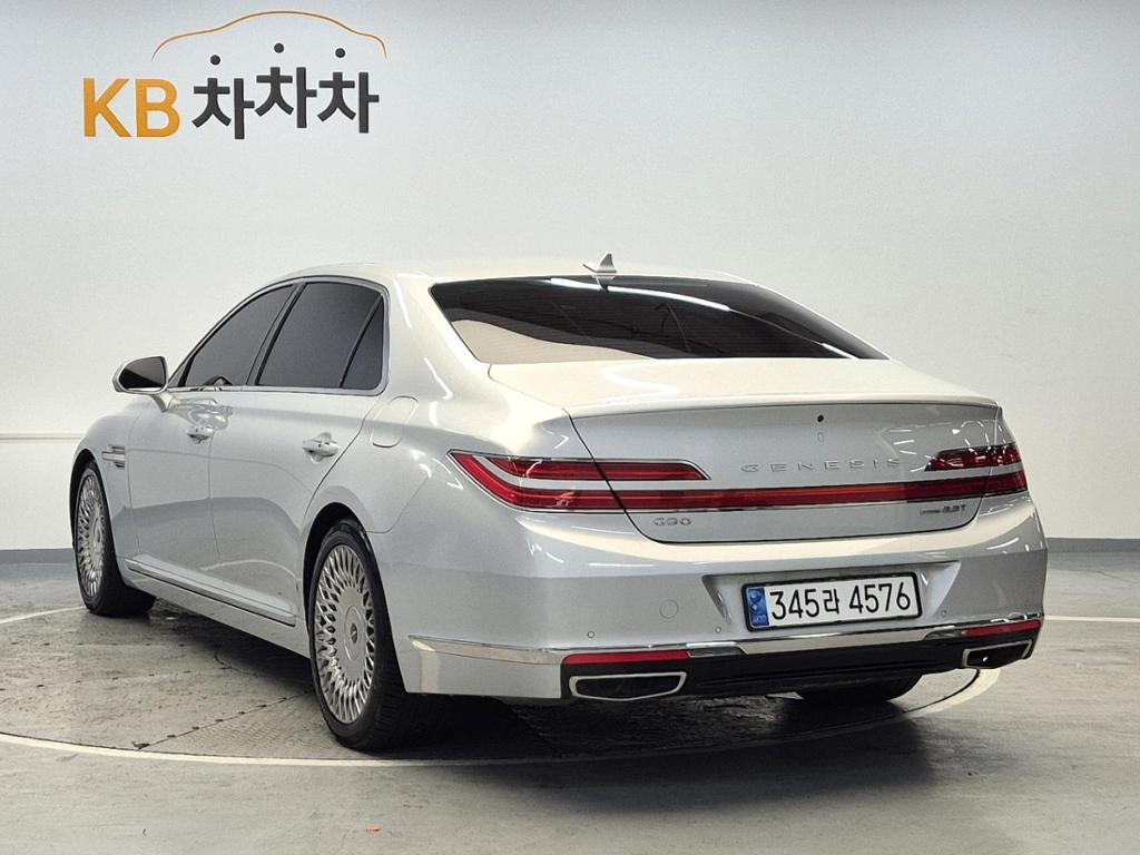 2019 GENESIS G90 