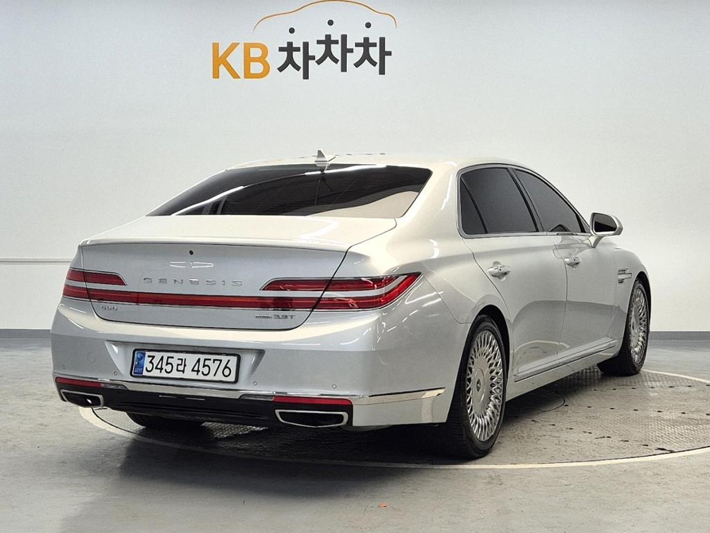 2019 GENESIS G90 