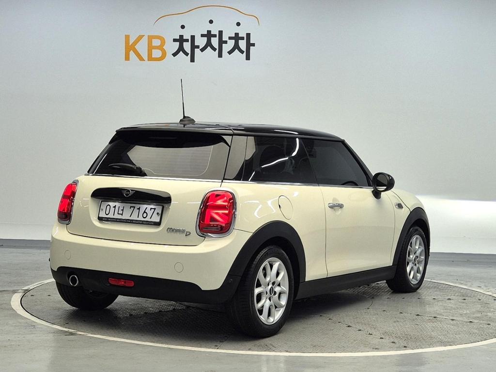 2019 MINI COOPER 