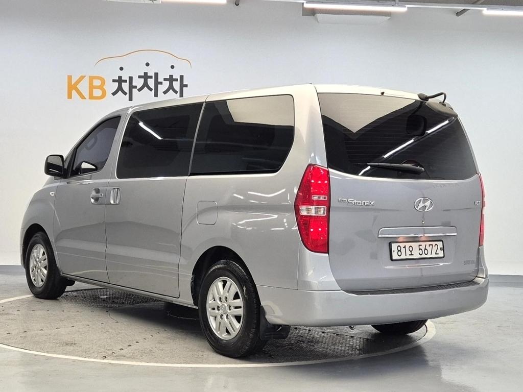 2017 HYUNDAI GRAND STAREX 