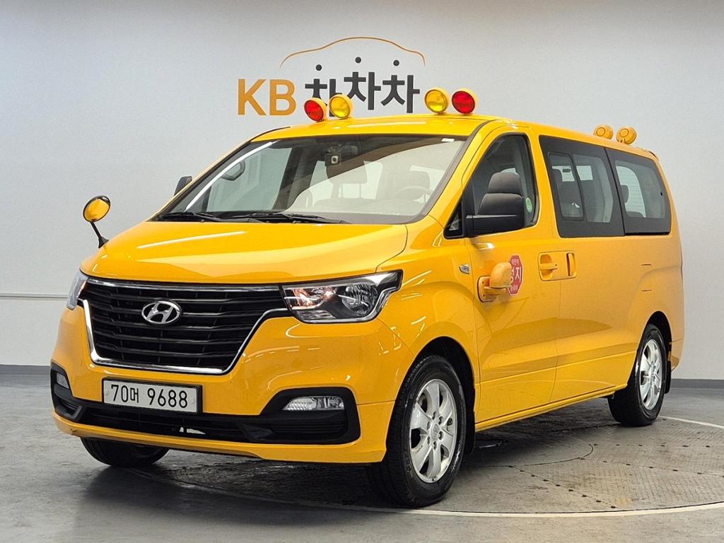 2021 HYUNDAI THE NEW GRAND STAREX 