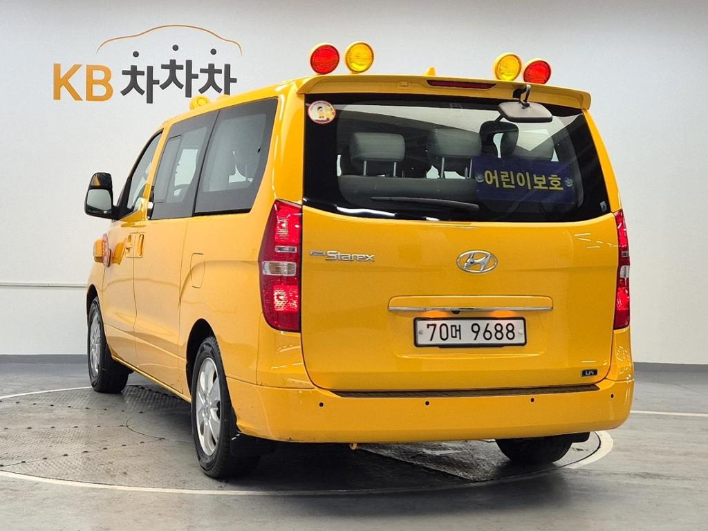 2021 HYUNDAI THE NEW GRAND STAREX 