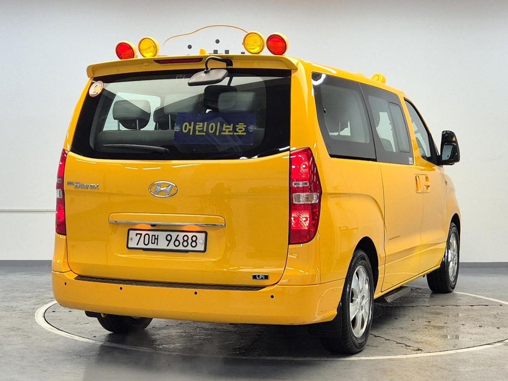 2021 HYUNDAI THE NEW GRAND STAREX 