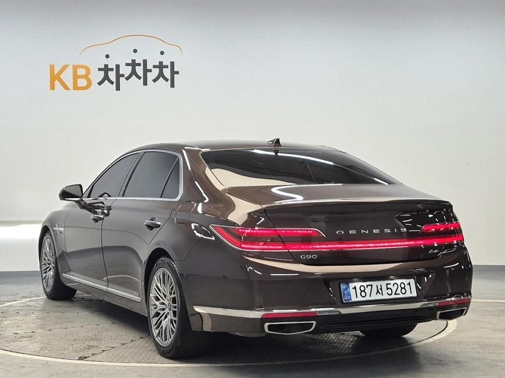 2021 GENESIS G90 