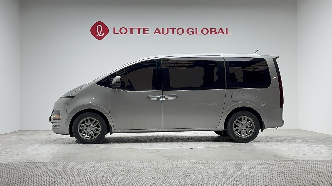 2022 HYUNDAI STARIA 2.2 Diesel Tourer 11seat 4W Modern