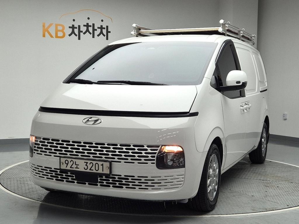 2022 HYUNDAI STARIA 