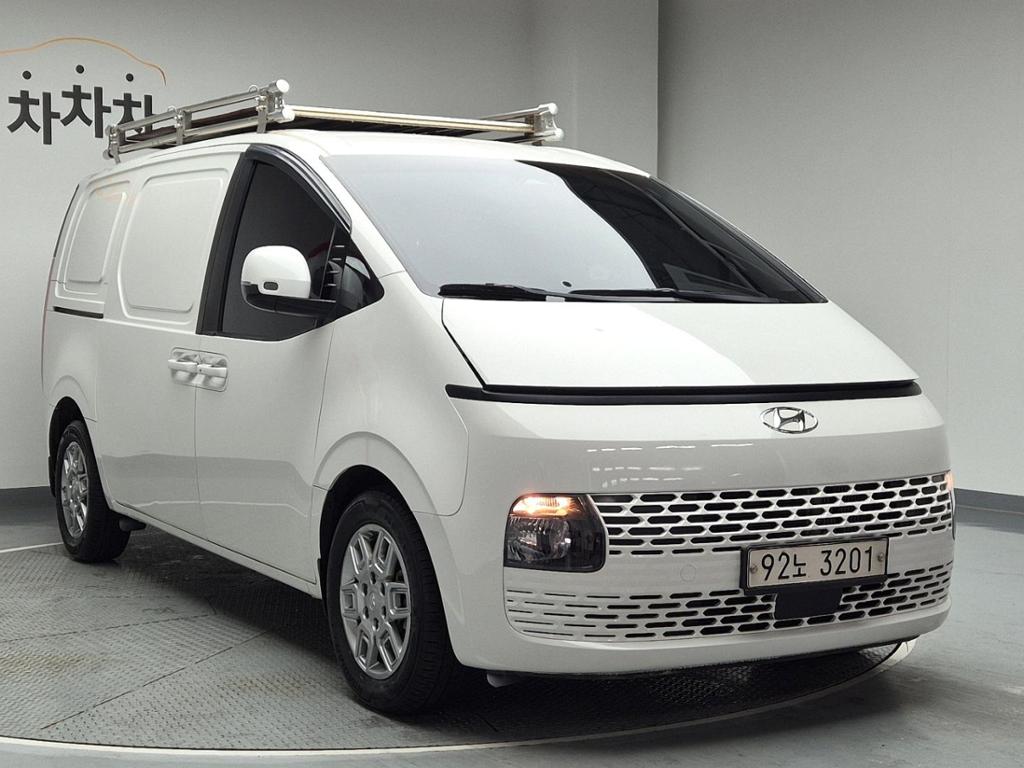 2022 HYUNDAI STARIA 