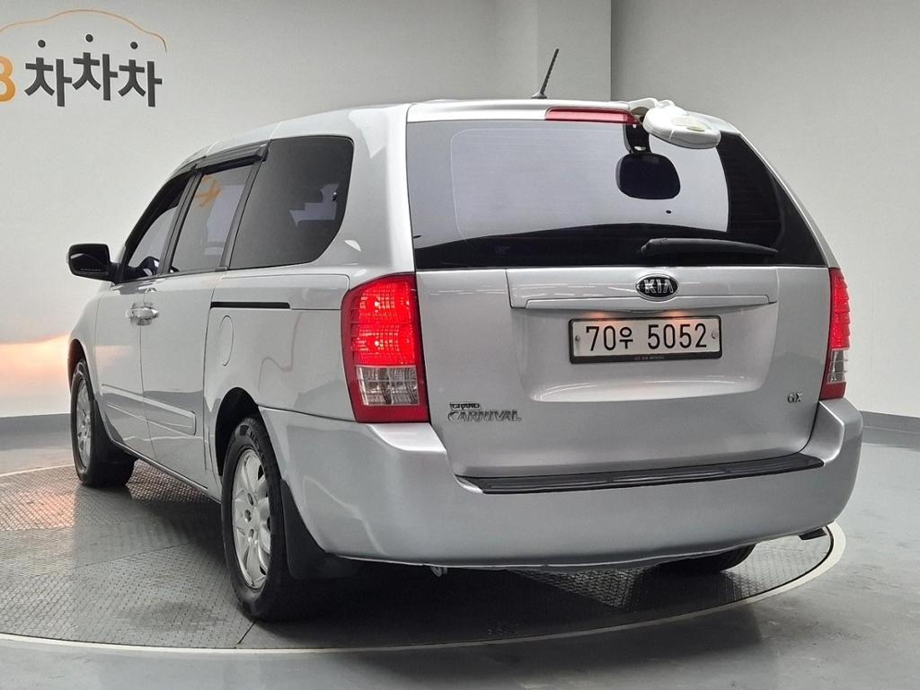 2013 KIA CARNIVAL R 