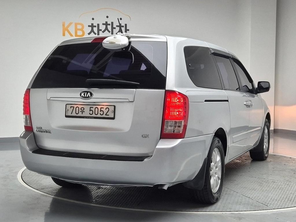 2013 KIA CARNIVAL R 