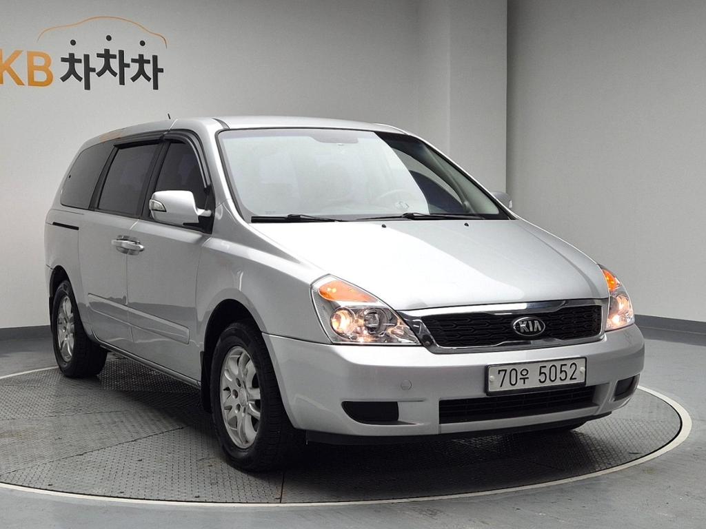 2013 KIA CARNIVAL R 