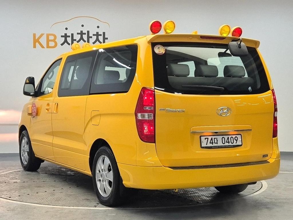 2021 HYUNDAI THE NEW GRAND STAREX 