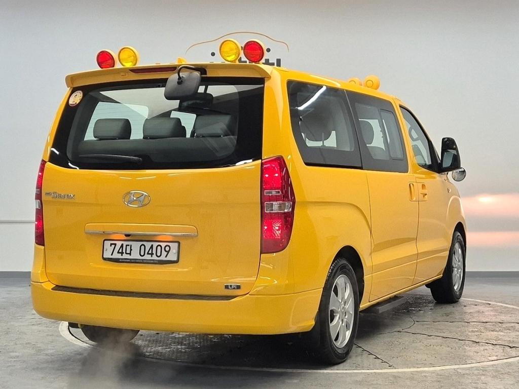 2021 HYUNDAI THE NEW GRAND STAREX 