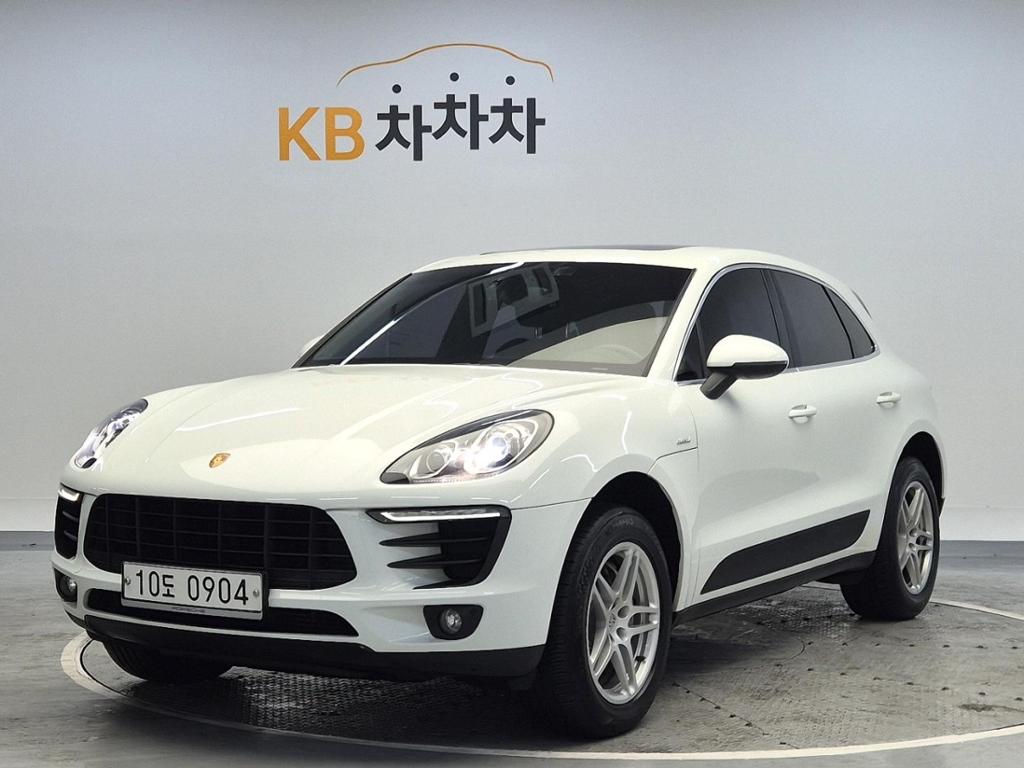2016 PORSCHE MACAN 
