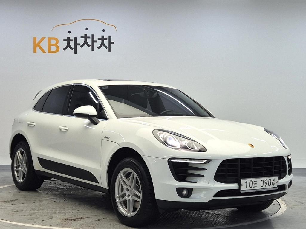 2016 PORSCHE MACAN 