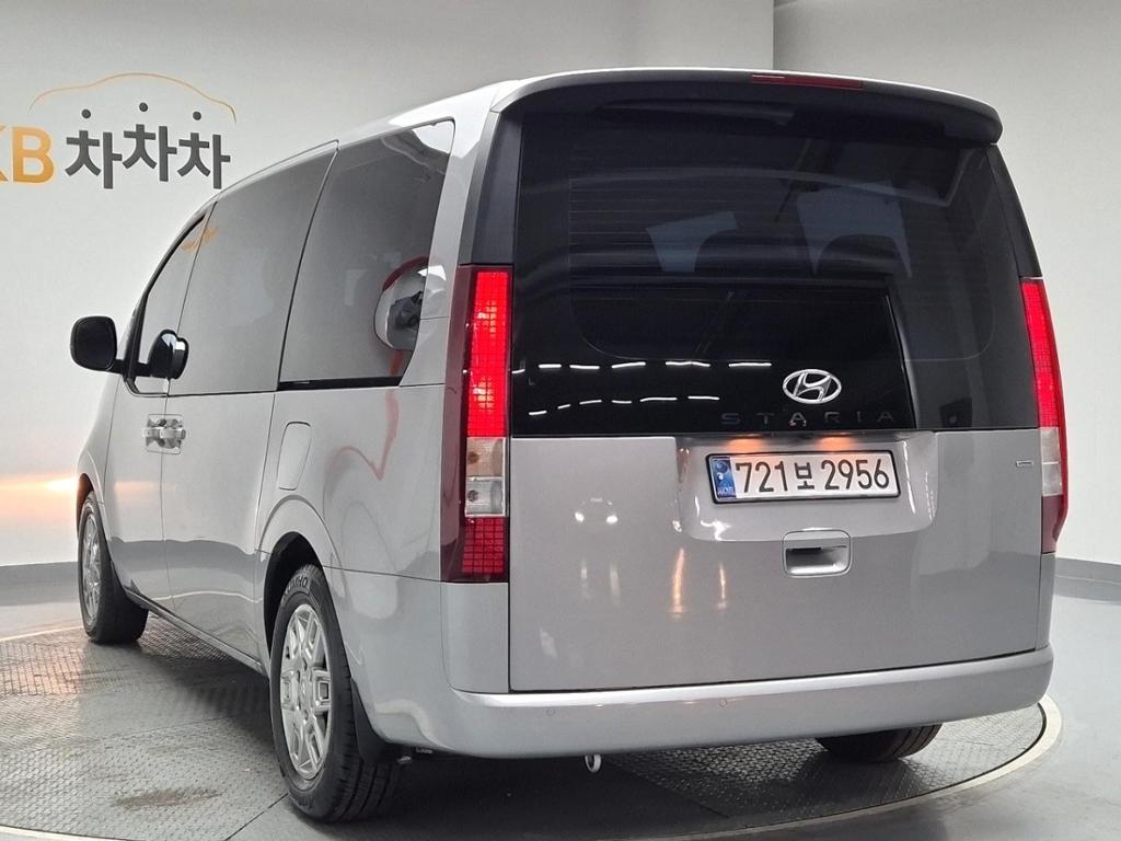 2023 HYUNDAI STARIA 