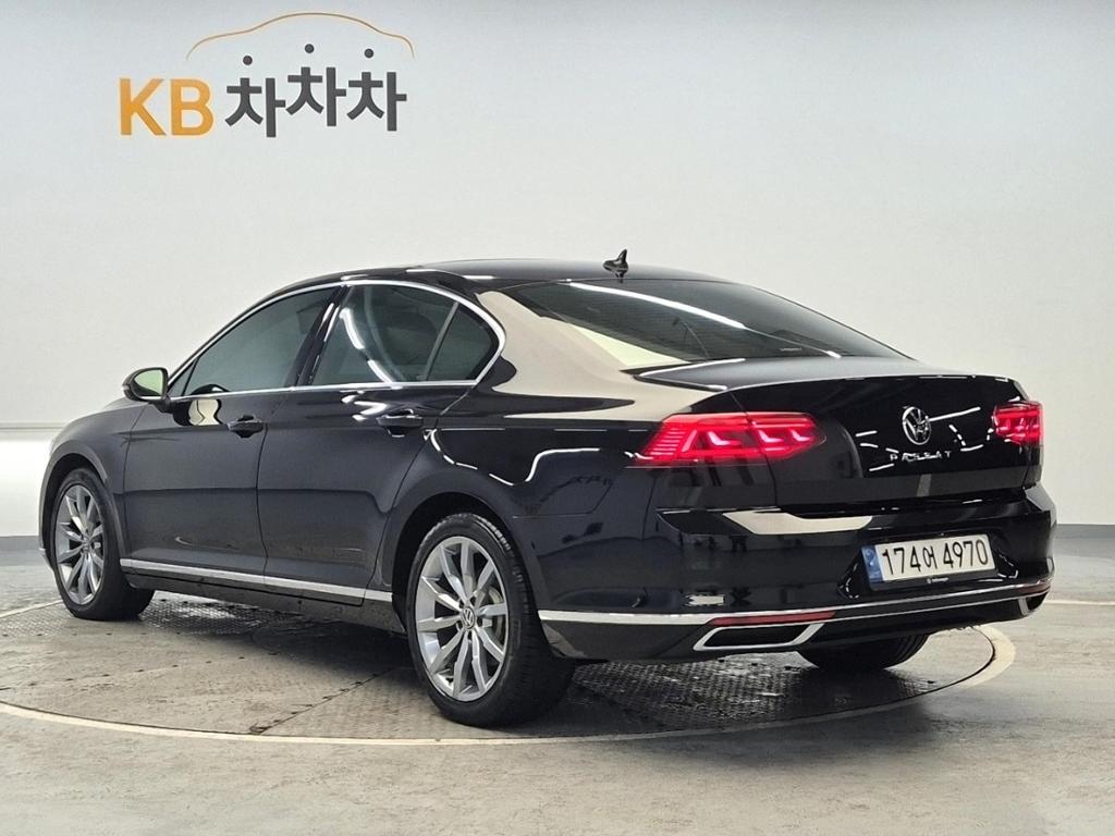 2021 VOLKSWAGEN PASSAT GT (8Gen) 