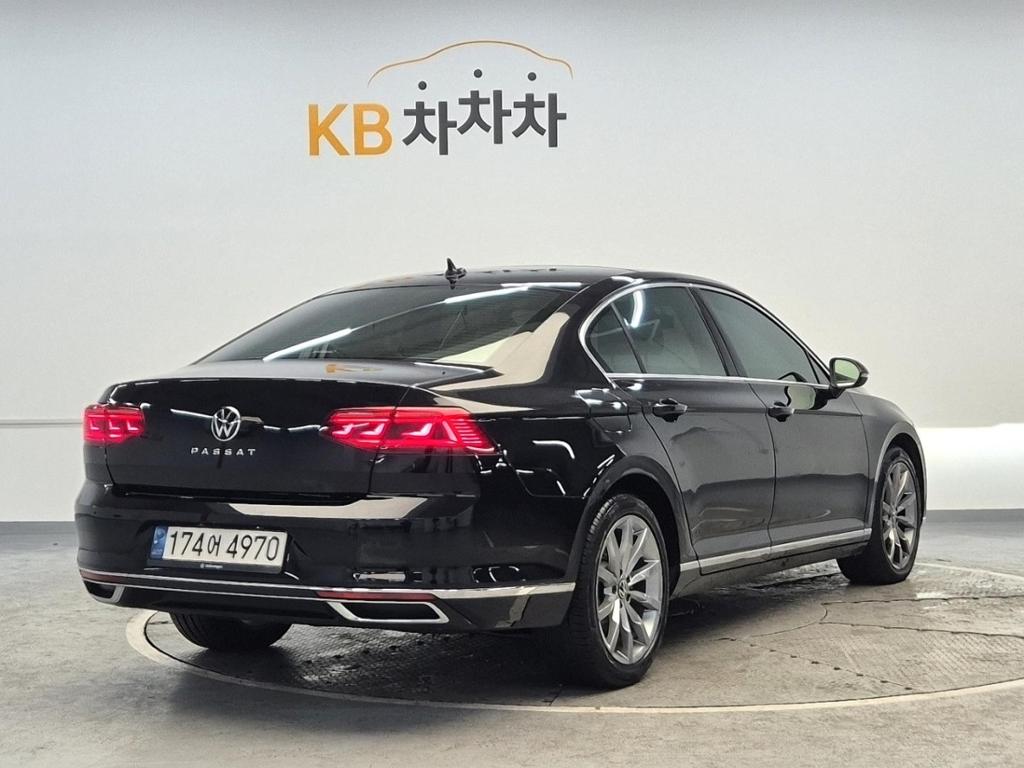 2021 VOLKSWAGEN PASSAT GT (8Gen) 