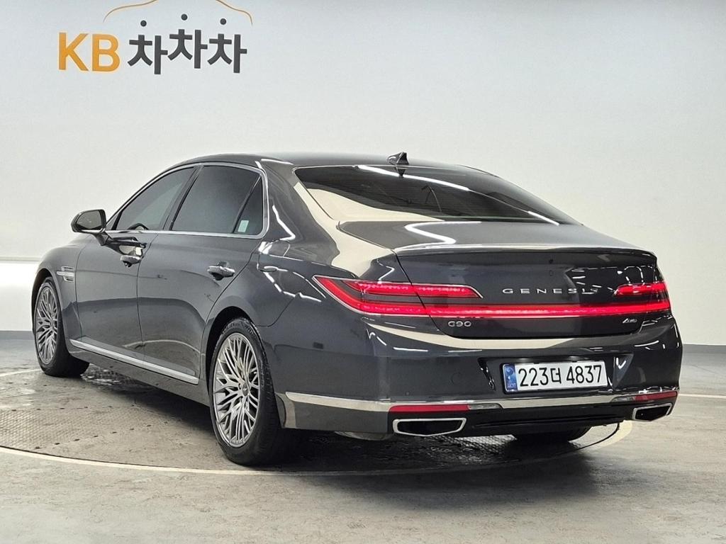 2021 GENESIS G90 