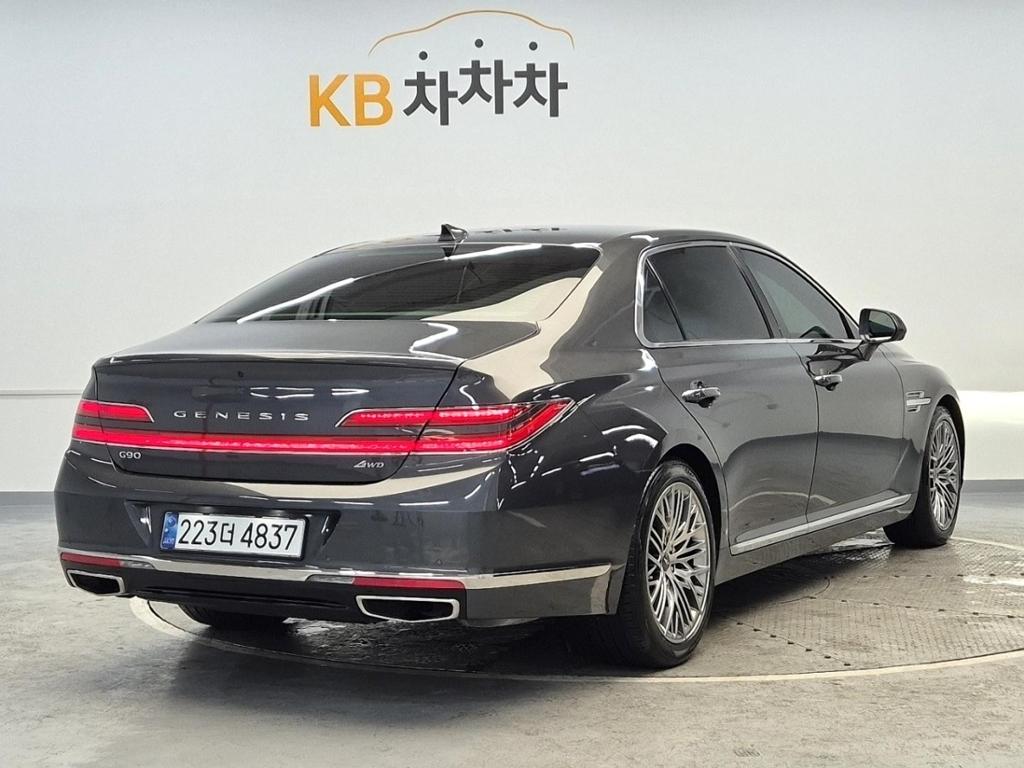 2021 GENESIS G90 