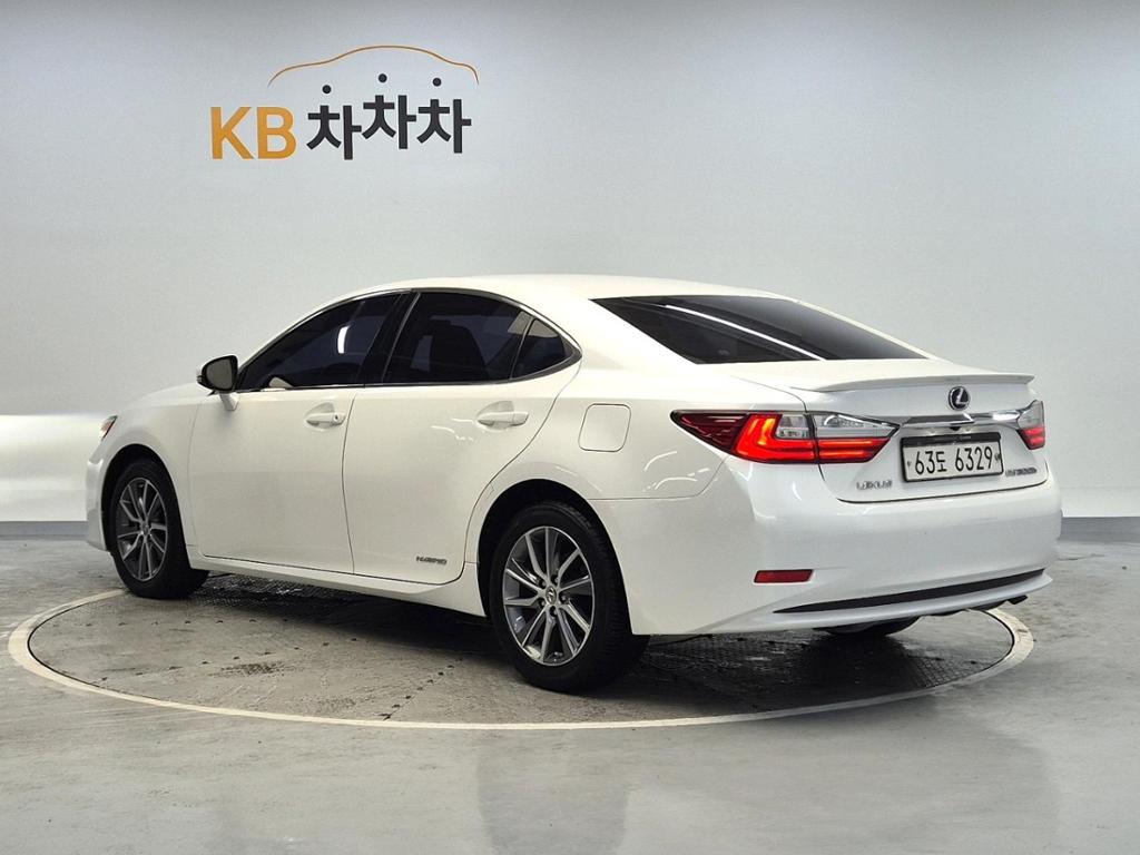 2018 LEXUS ES 
