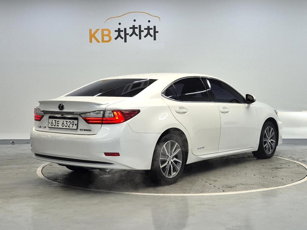 2018 LEXUS ES 
