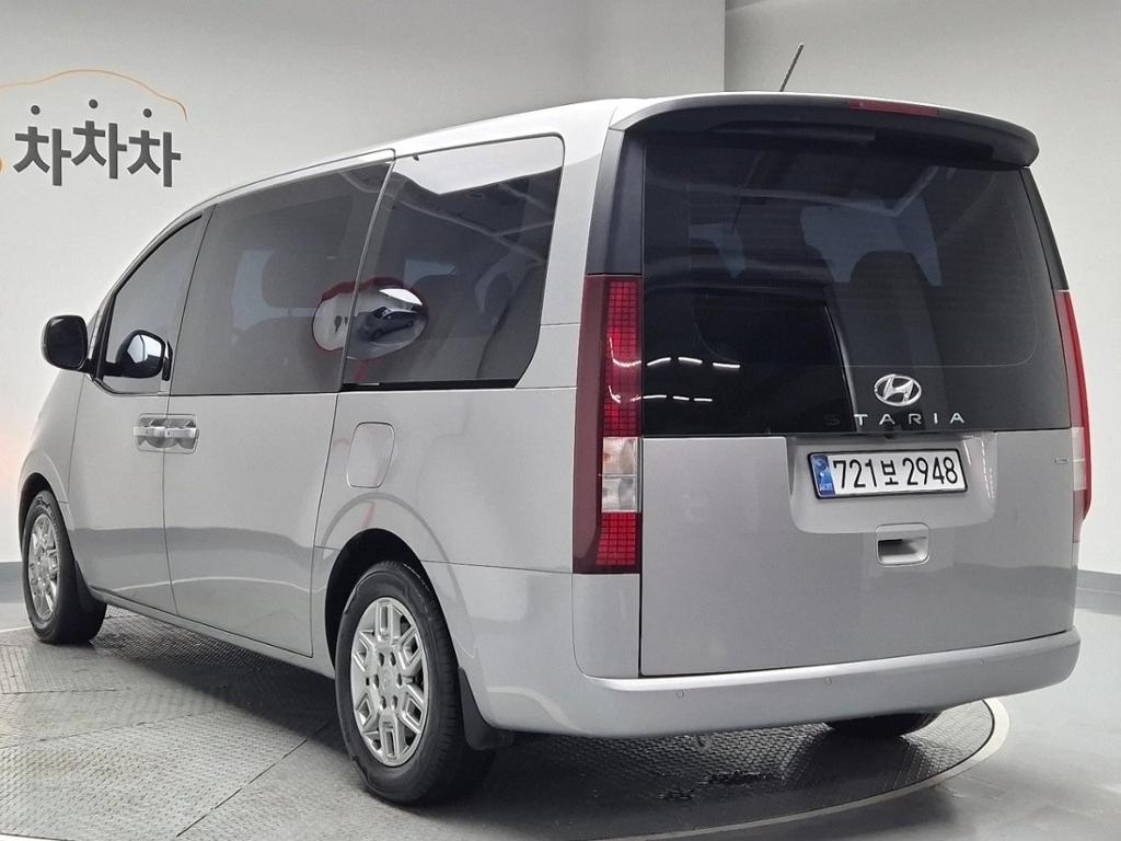 2023 HYUNDAI STARIA 