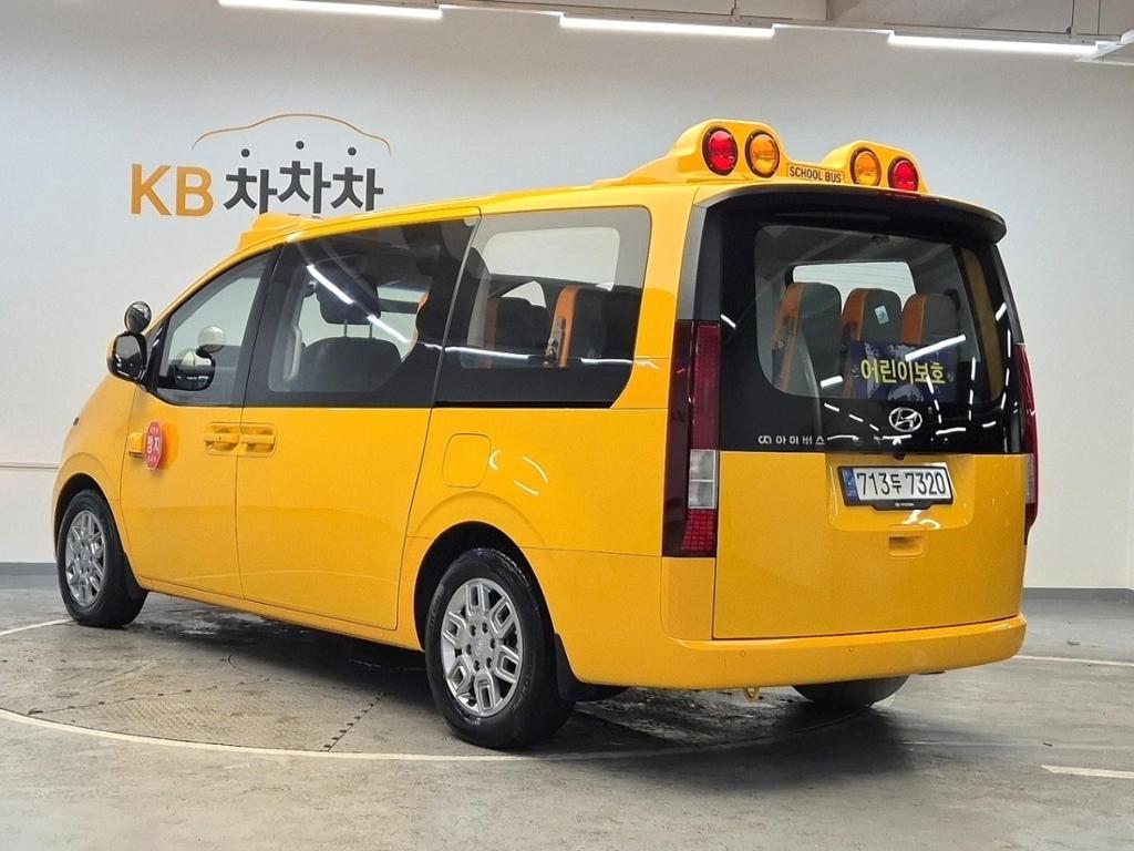 2022 HYUNDAI STARIA 