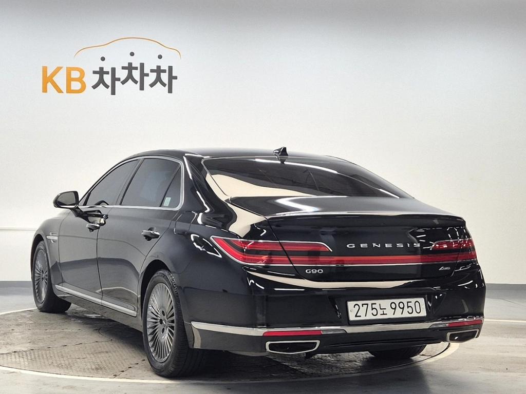 2021 GENESIS G90 