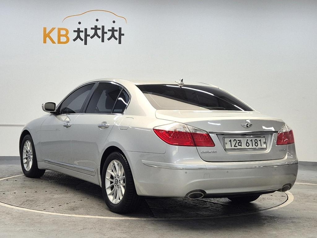 2009 HYUNDAI GENESIS 
