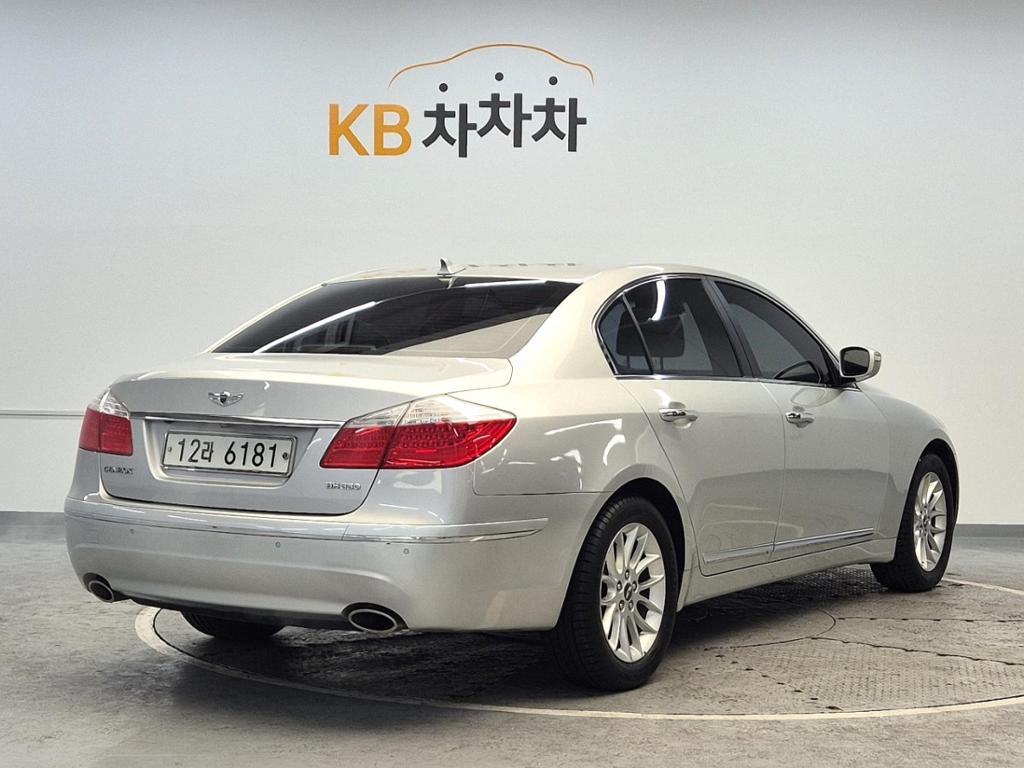2009 HYUNDAI GENESIS 