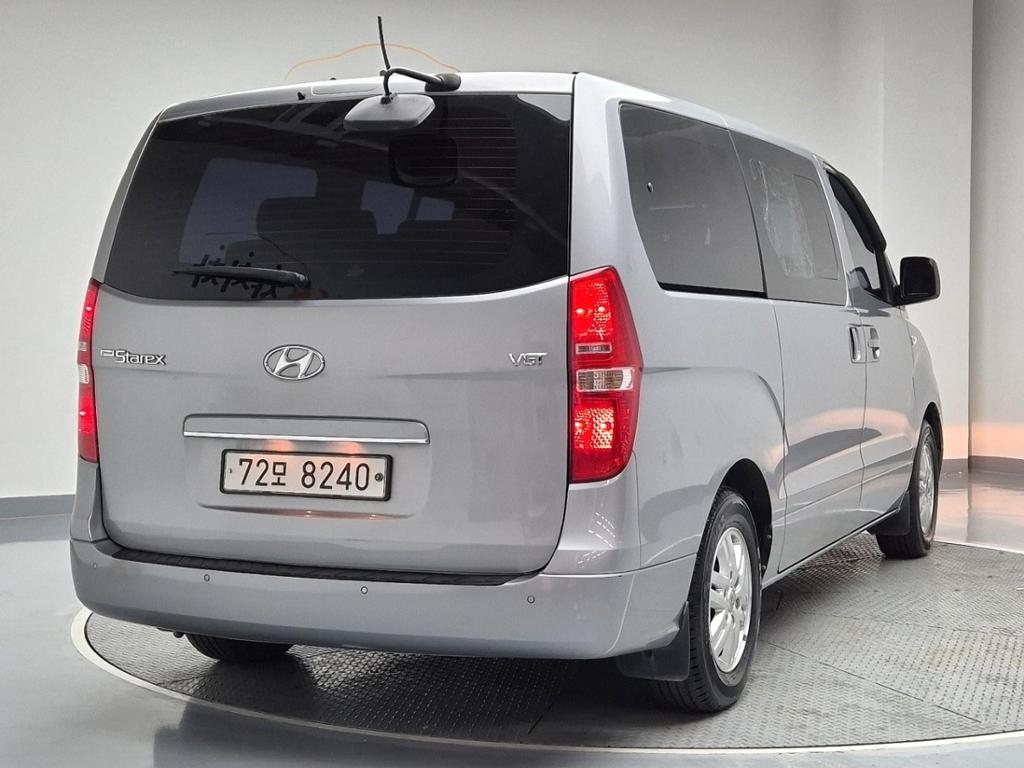 2017 HYUNDAI GRAND STAREX 