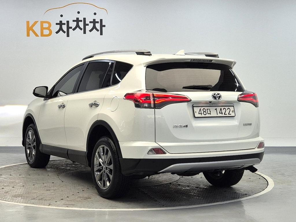 2018 TOYOTA RAV4 