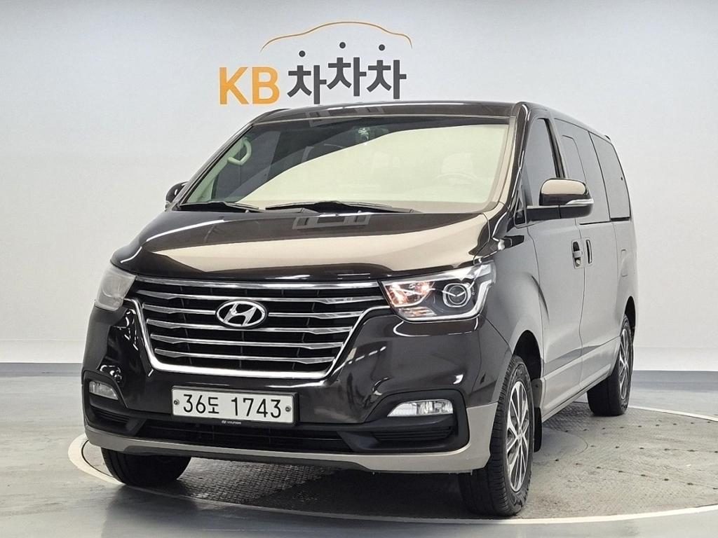 2018 HYUNDAI THE NEW GRAND STAREX 