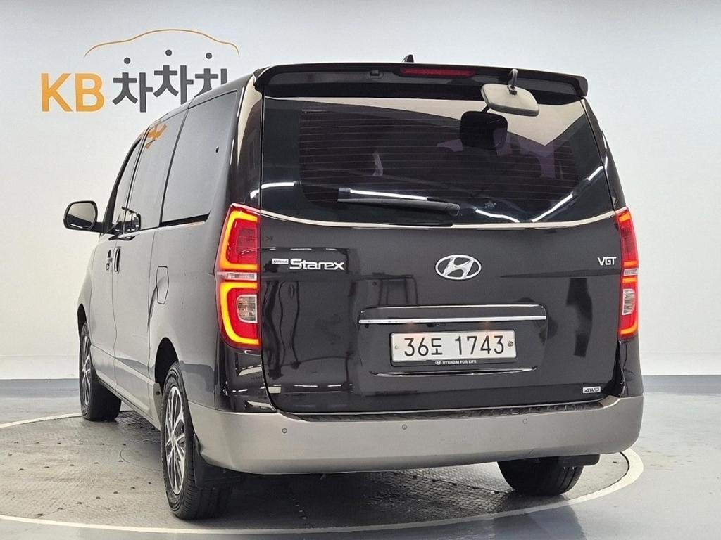 2018 HYUNDAI THE NEW GRAND STAREX 