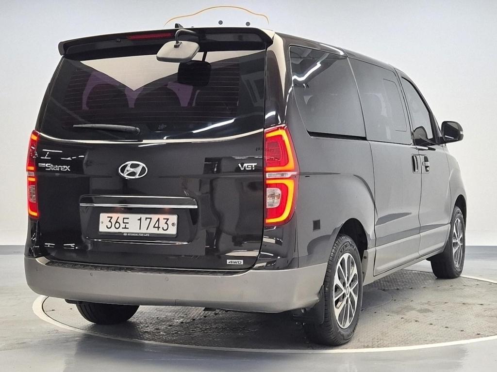 2018 HYUNDAI THE NEW GRAND STAREX 