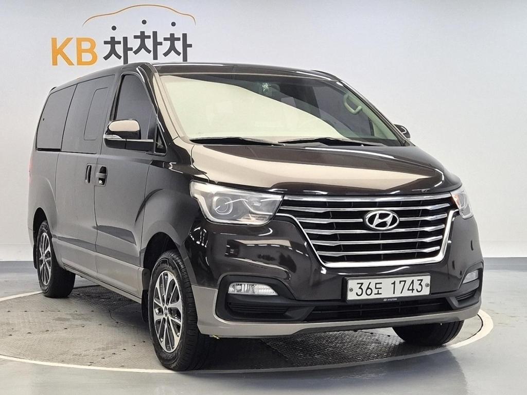 2018 HYUNDAI THE NEW GRAND STAREX 