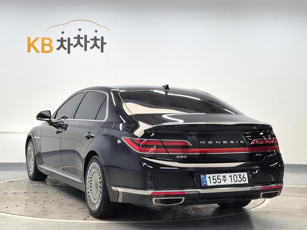 2021 GENESIS G90 