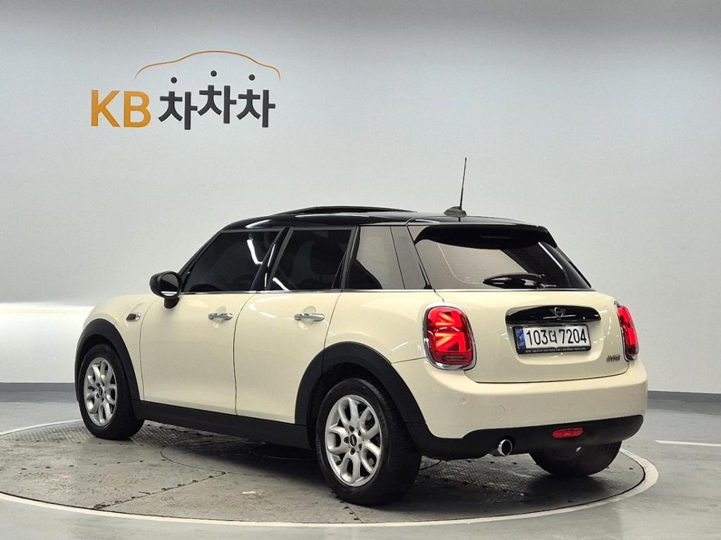 2021 MINI COOPER 