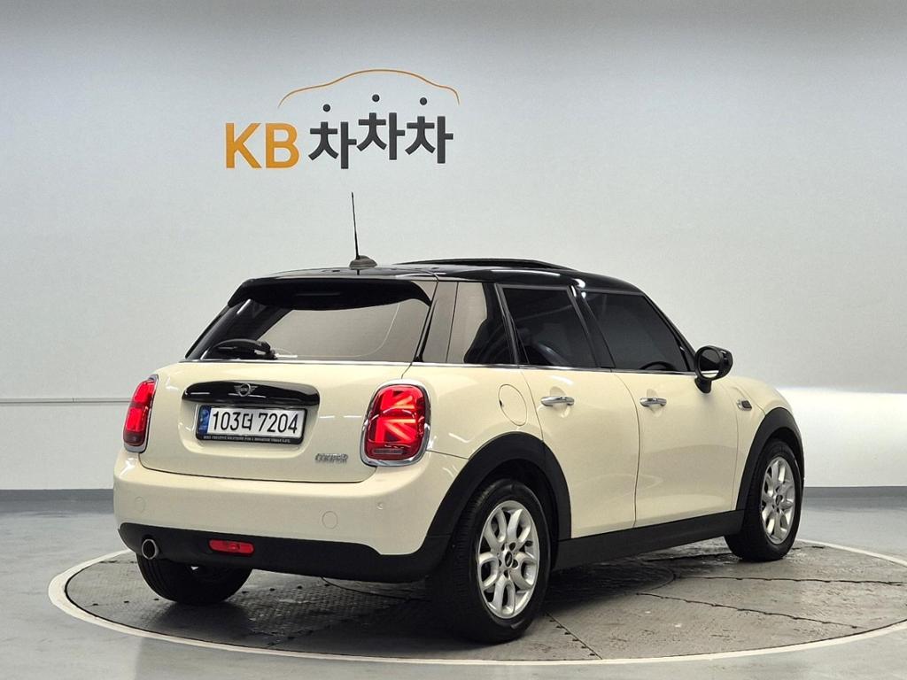 2021 MINI COOPER 