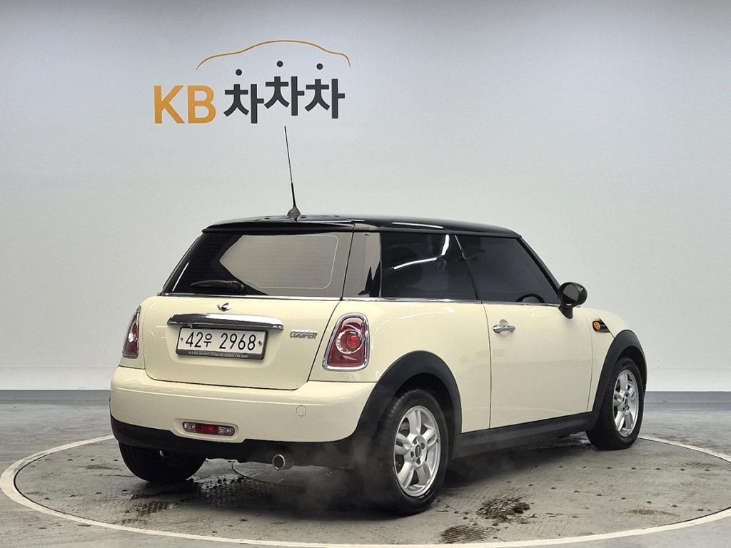 2013 MINI COOPER 